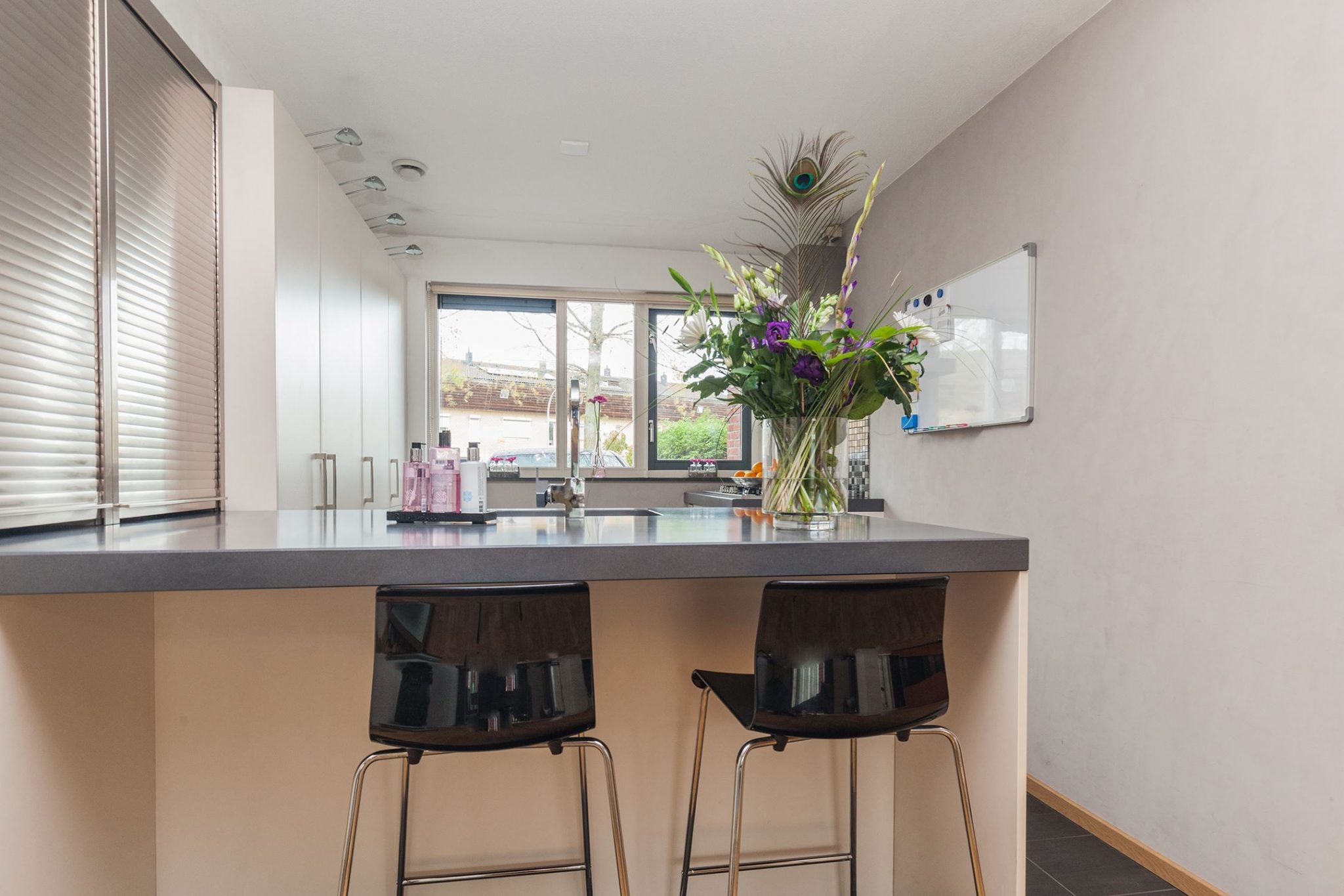 Moderne Witte Strakke Keuken Kookeiland Spoeleiland Graniet Moderne Witte Strakke Keuken Kookeiland Spoeleiland Graniet